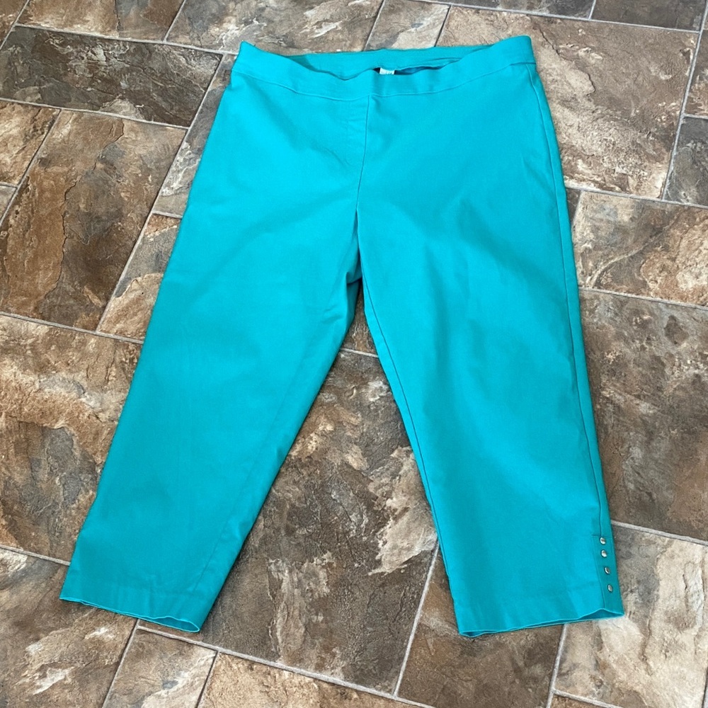 Kate Park Size 1X Vibrant Teal Cropped Pants with Button Accents